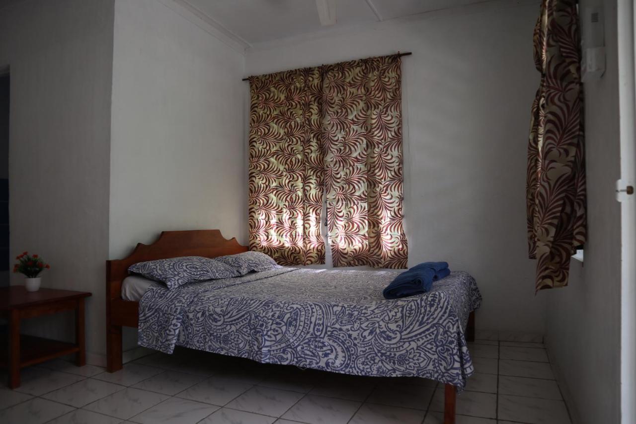 The Hidden Lodge Luganville Bagian luar foto