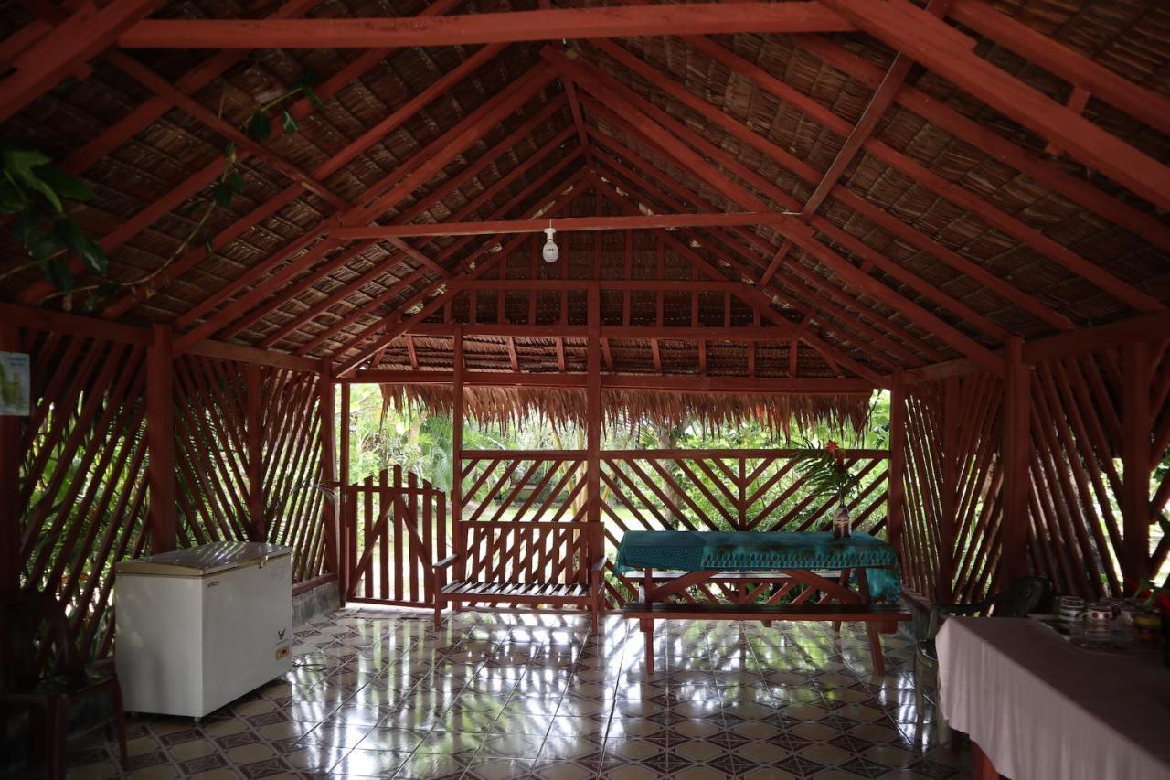 The Hidden Lodge Luganville Bagian luar foto