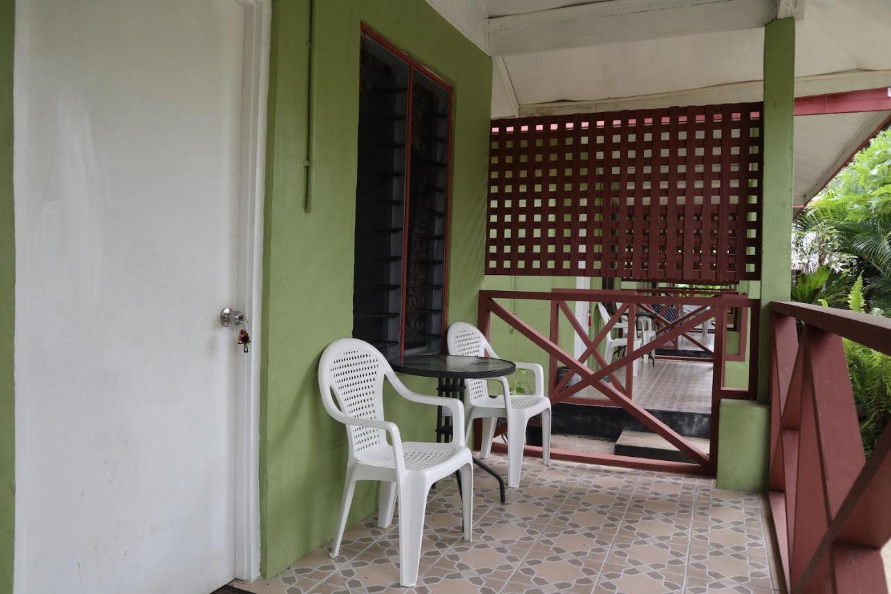 The Hidden Lodge Luganville Bagian luar foto