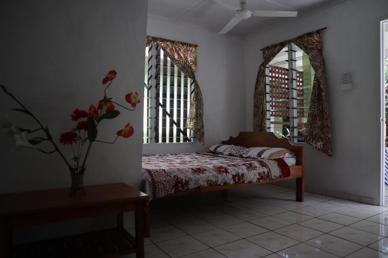 The Hidden Lodge Luganville Bagian luar foto